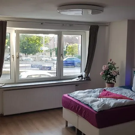 Homely Near Metro Station Апартаменты Ганновер
